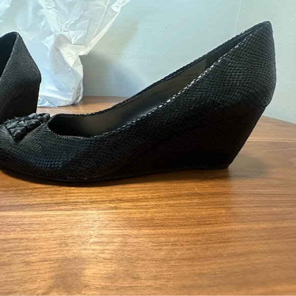 BCBG Generation Blk Wedges, Size 8.5, Jewel Detail - Picture 3 of 5
